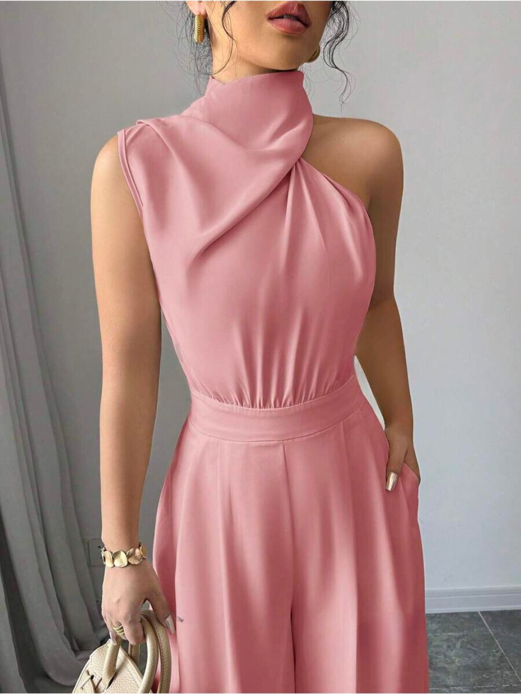 Macacão Palazzo Elegance: Sofisticação e Estilo em uma Única Peça