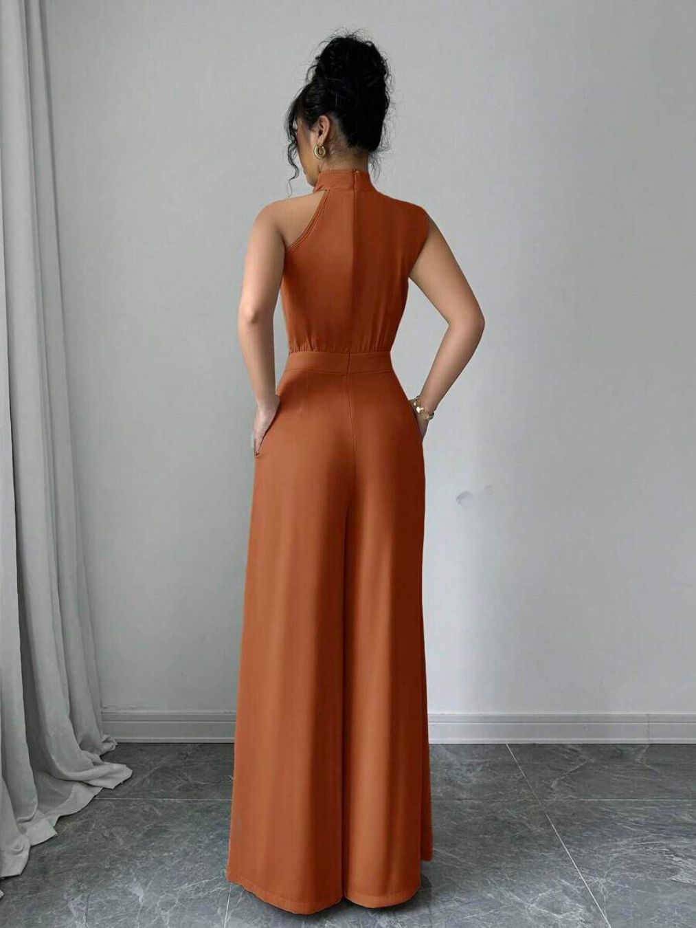 Macacão Palazzo Elegance: Sofisticação e Estilo em uma Única Peça