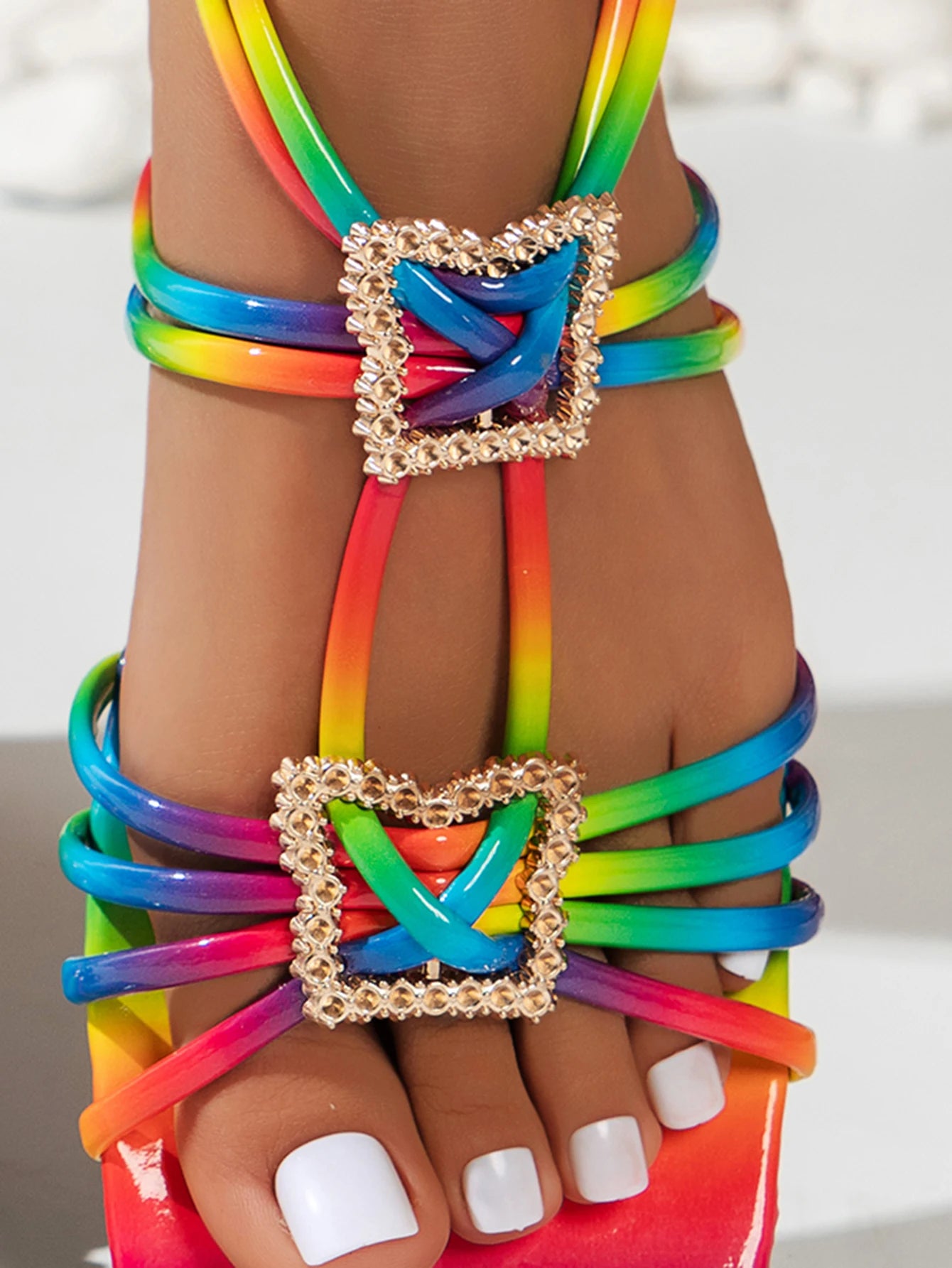 Sandália Feminina Gladiadora – Brilho e Elegância em Cada Passo