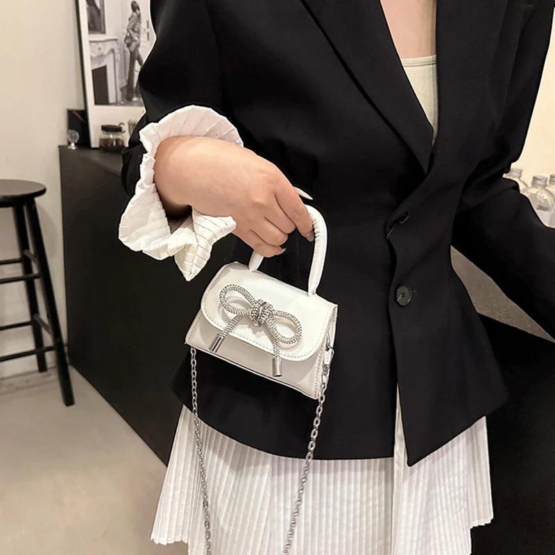 Bolsinha Elegância – O toque final que faz toda a diferença! ✨