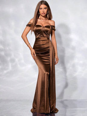 vestido de cetim castanho