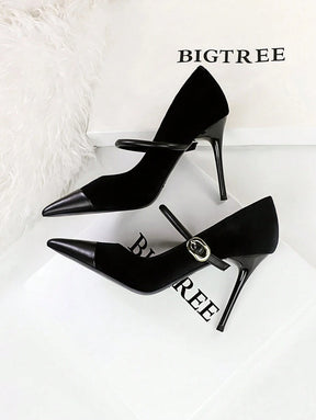 Scarpin Preto com Fivela – Salto 10cm e Conforto