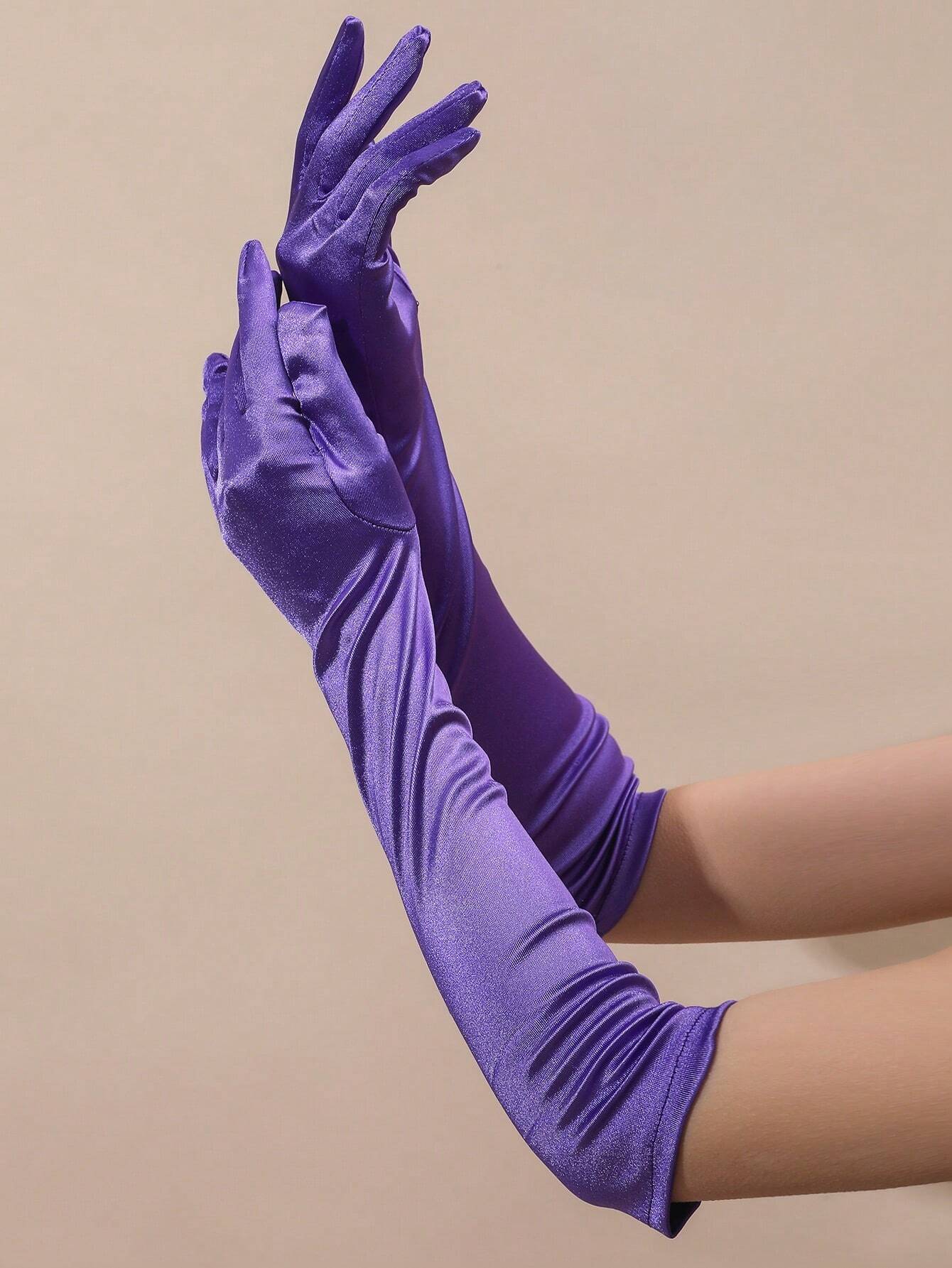 Luvas de Noiva em Cetim – Sofisticação para Casamentos e Festas