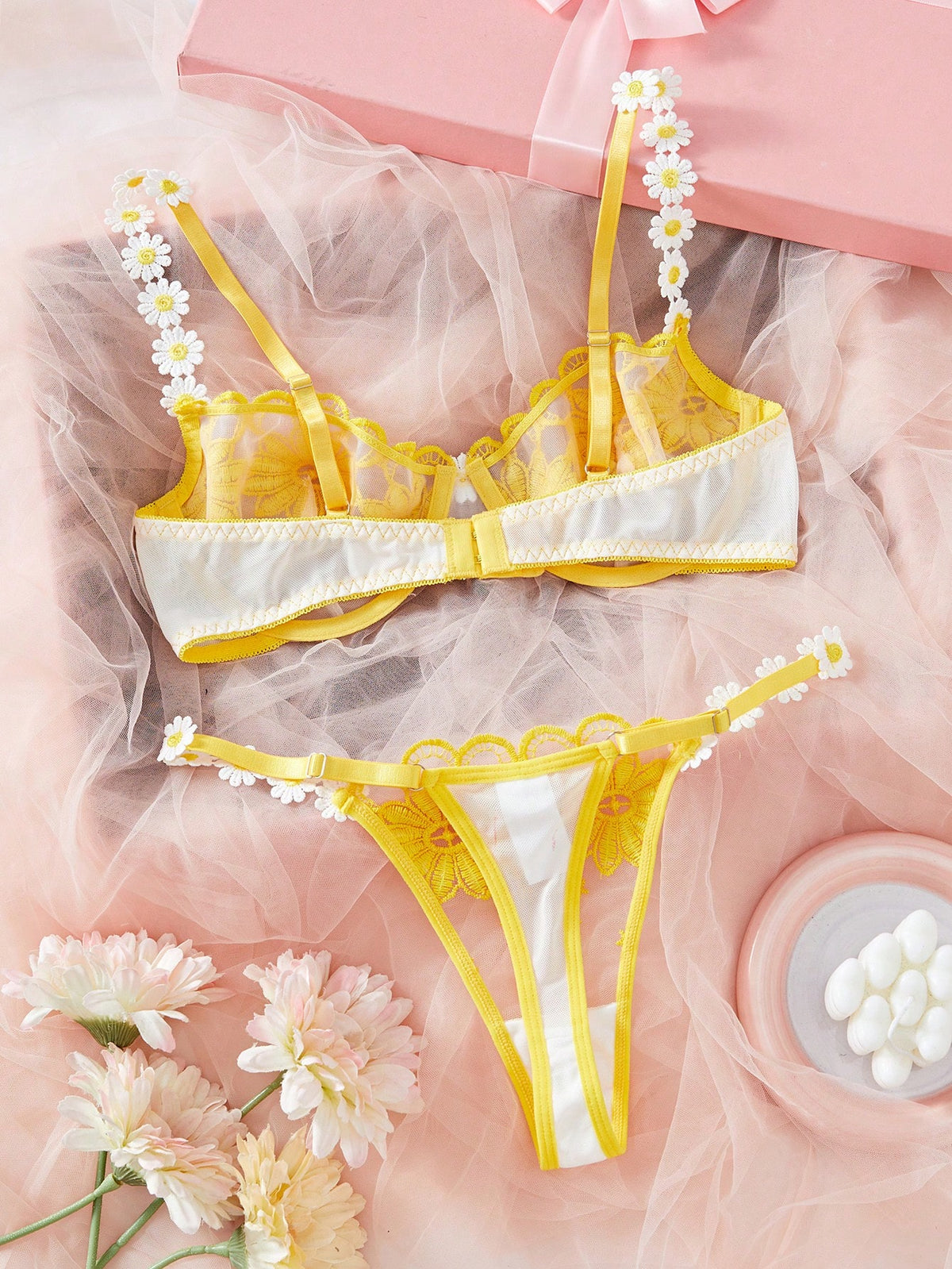 Lingerie feminina amarela