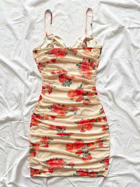 Vestido curto colado
