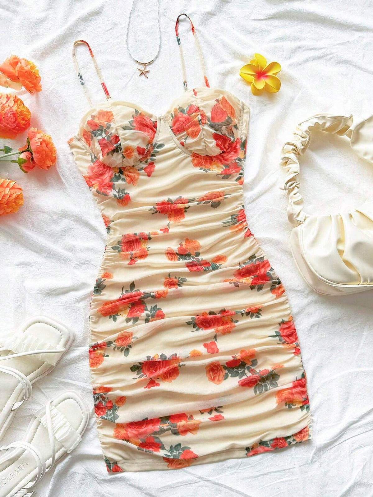 Vestido curto colado