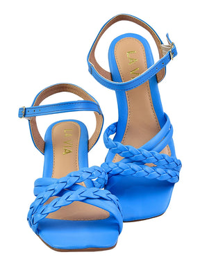 Sandália Tiras de Encanto: Conforto e Estilo que te Levam Mais Longe!