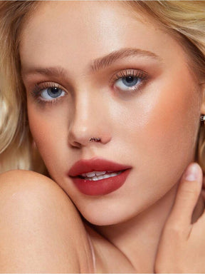 Batom matte Vegano Dengosa Sheglam: Beleza Ética em Cada Aplicação